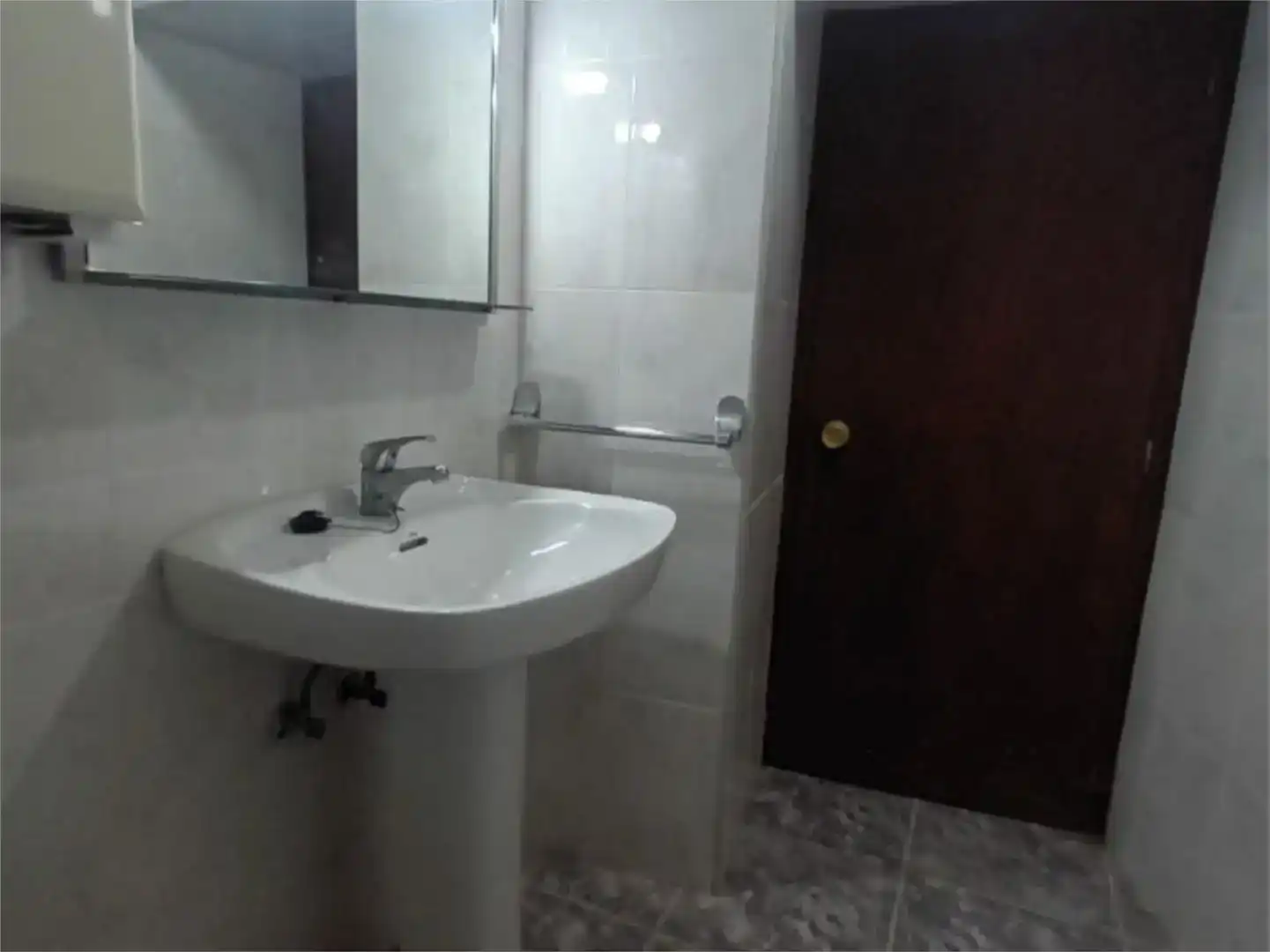 Badezimmer von Wohnung zum Verkauf in Castelnou mit Abstellraum und Balkon