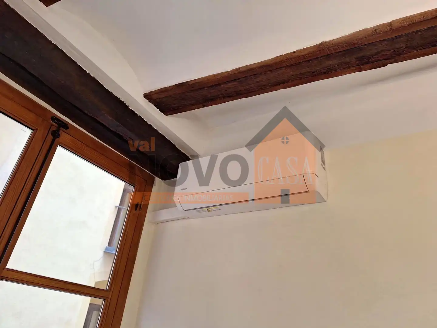 Balcony of Flat for rent in Valencia  with Air Conditioner