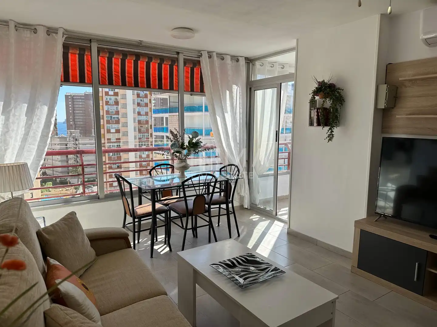 Apartment with terrace for sale in Calle Calle Londres, imagen 6