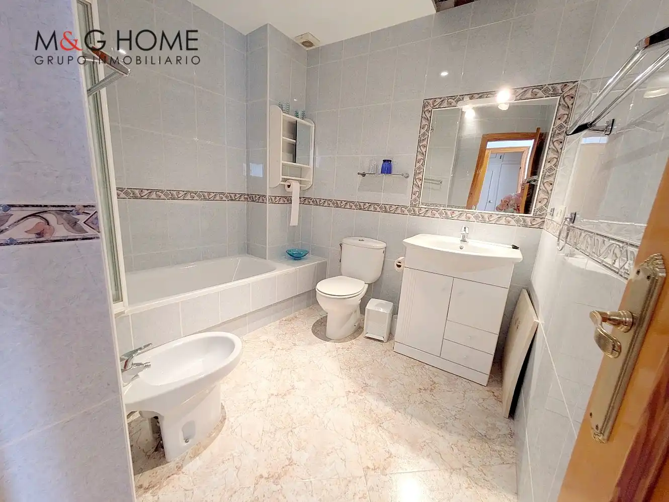 Badezimmer von Maisonette zum Verkauf in Nerja mit Terrasse, Abstellraum und Möbliert