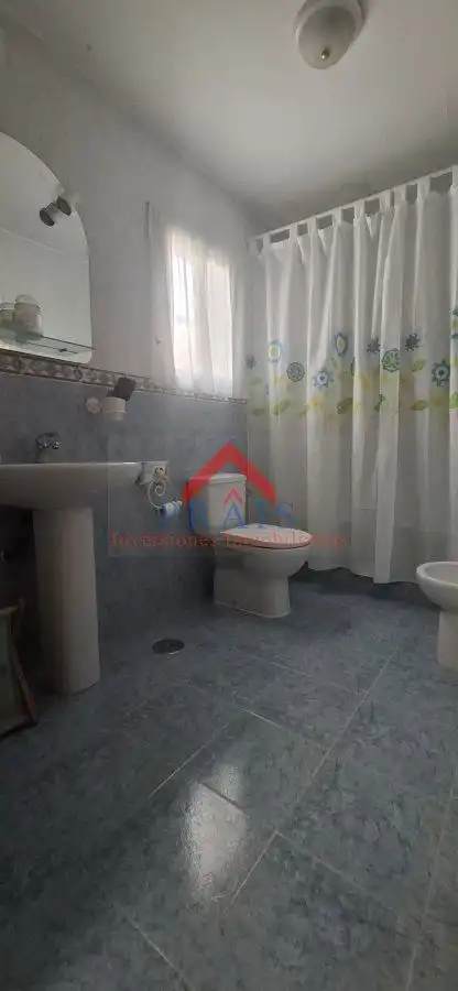 Baño de Casa adosada en venta en Utrera con Aire acondicionado y Trastero