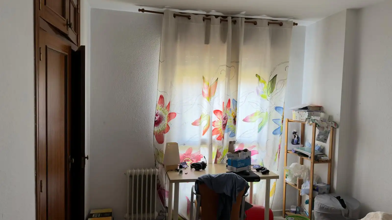 Habitación de Piso para compartir en Granada con Calefacción, Terraza y Amueblado