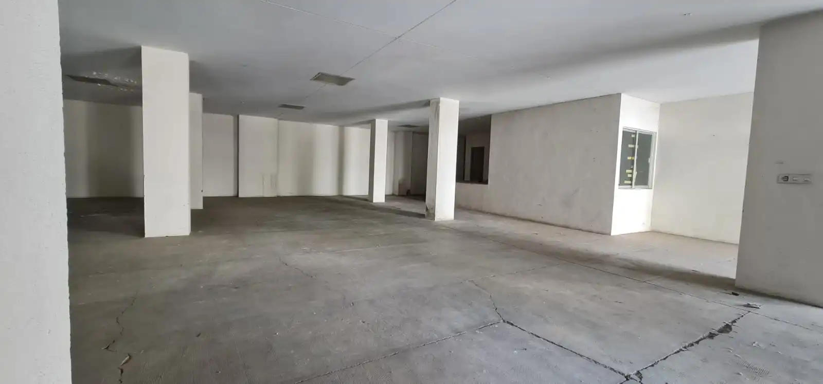Local comercial en venda a Avenida Madre Carmen Sallés, imagen 2