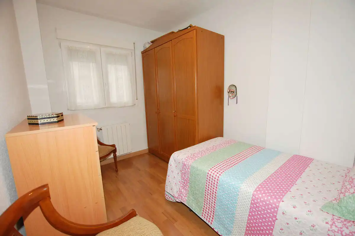 Dormitori de Pis en venda en Granada amb Traster i Balcó