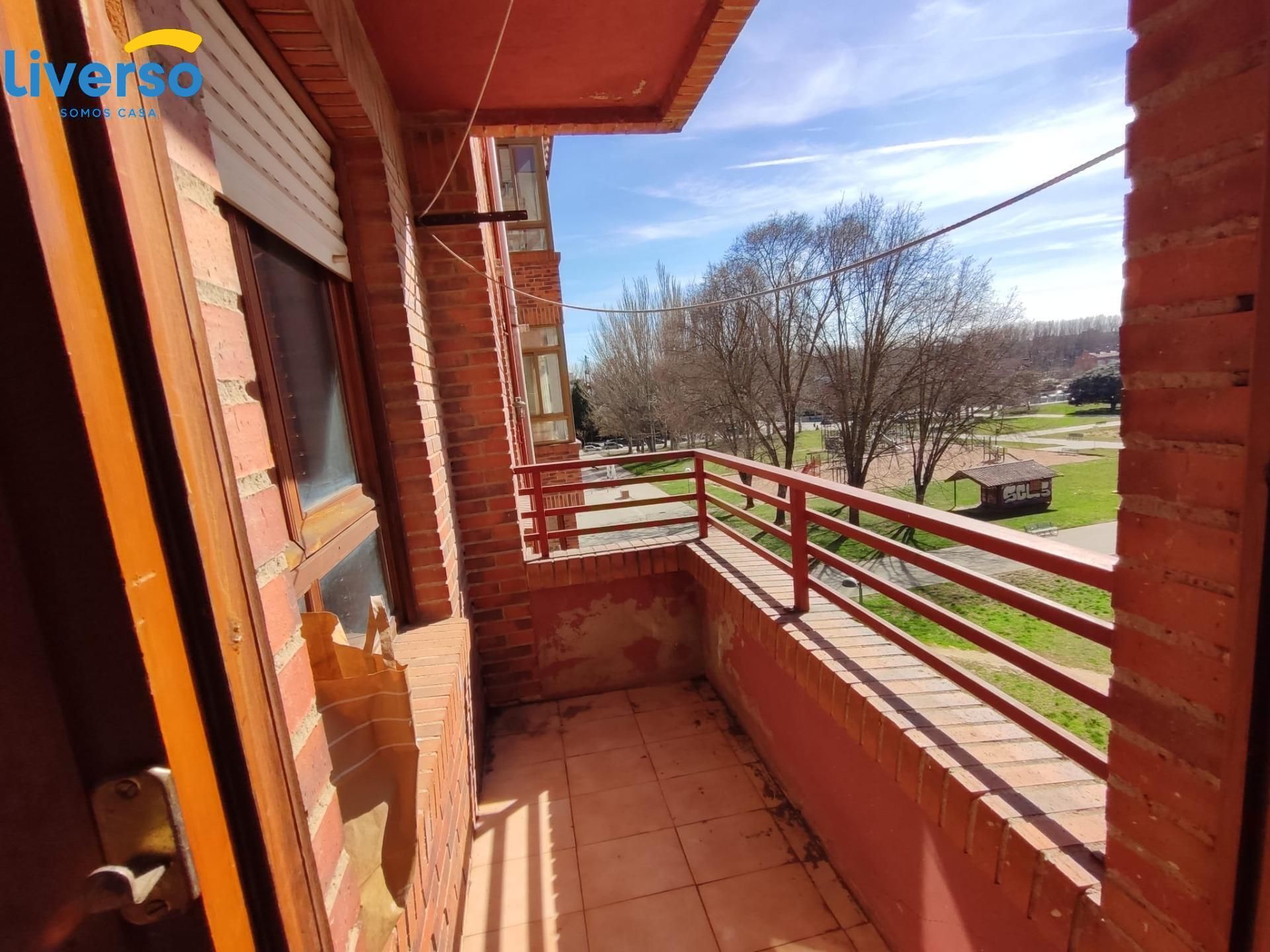 Terraza de Piso de alquiler en Burgos Capital con Calefacción, Amueblado y Balcón