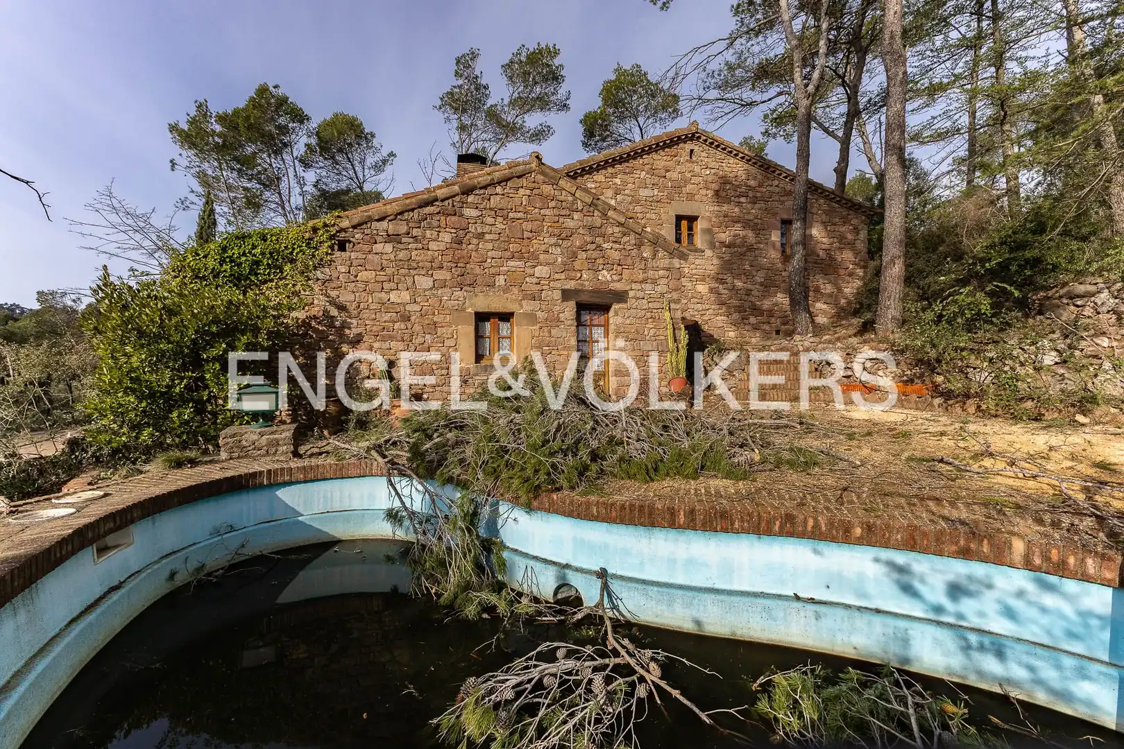 Vista exterior de Casa o xalet en venda en Castellar del Vallès amb Calefacció, Jardí privat i Terrassa