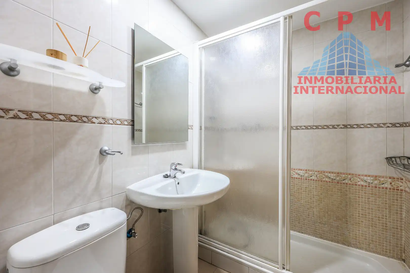 Baño de Piso de alquiler en Madrid con Aire acondicionado, Parquet y Horno