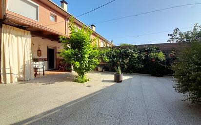 Exterior view of Single-family semi-detached for sale in Olot  with Balcony