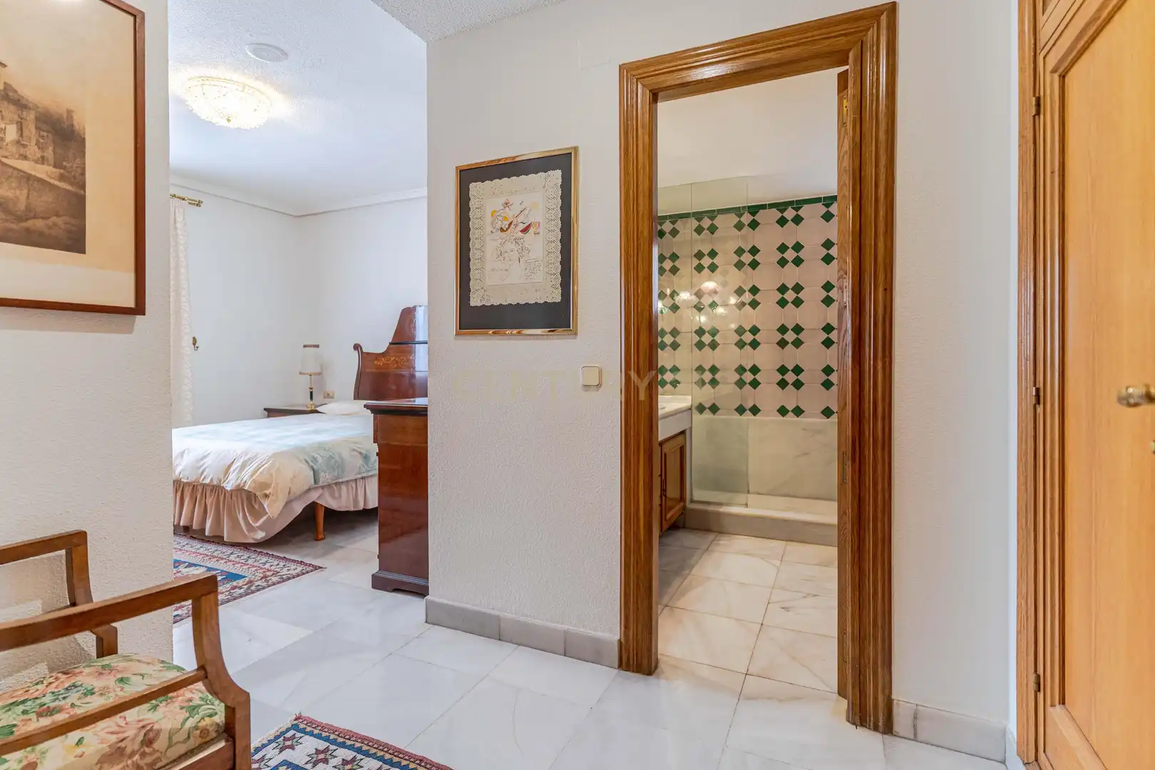 Habitación de Dúplex en venta en Granada con Aire acondicionado, Jardín privado y Trastero