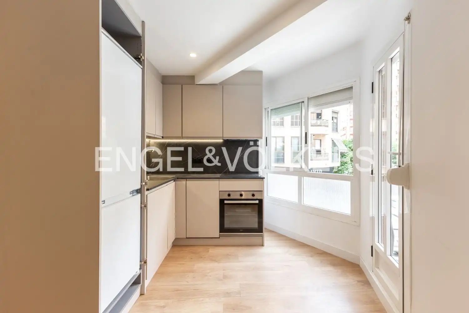 Flat with terrace for sale in Carrer de Salvador Almenar, imagen 12