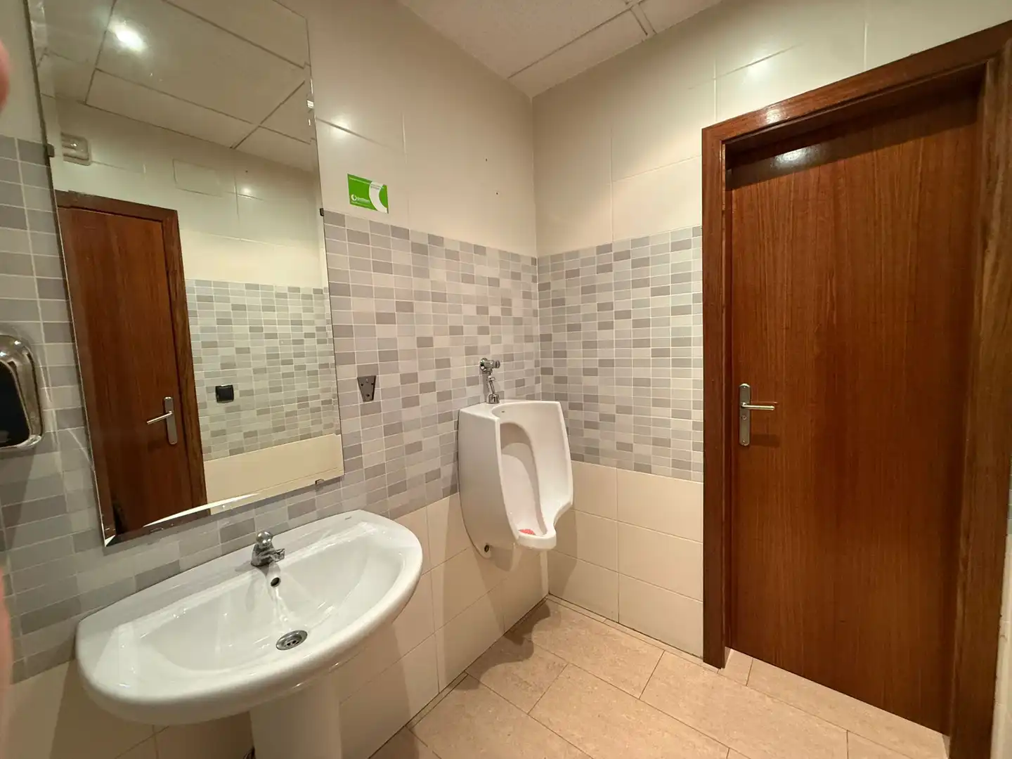 Bathroom of Commercial properties for sale in Socuéllamos  with Air Conditioner, Heating and Furnished