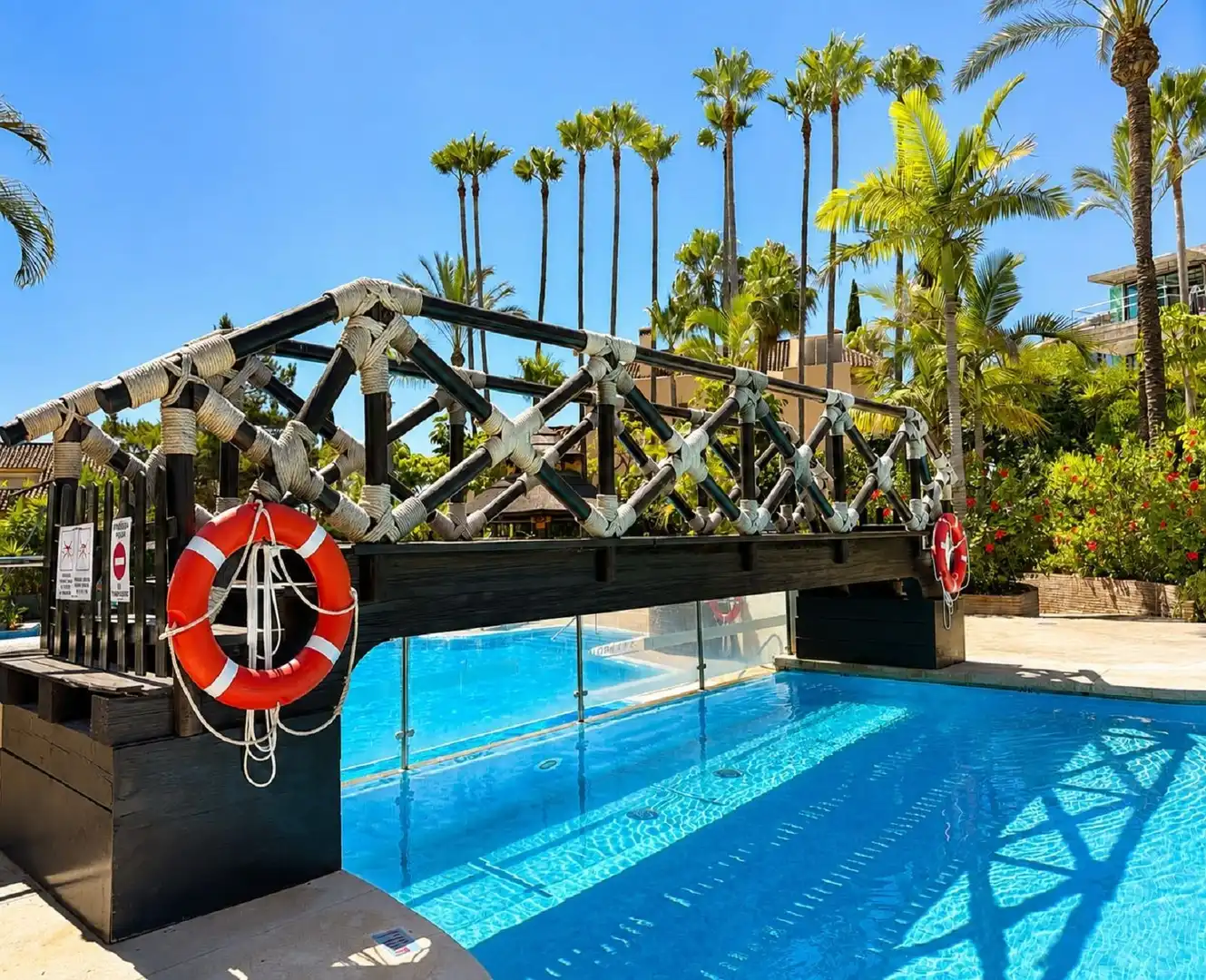Piscina de Apartament en venda en Marbella amb Aire condicionat, Jardí privat i Terrassa