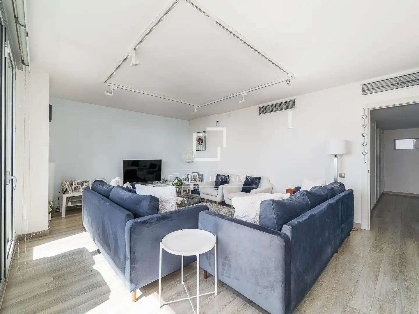 Wohnzimmer von Wohnung zum Verkauf in Barcelona mit Klimaanlage und Balkon