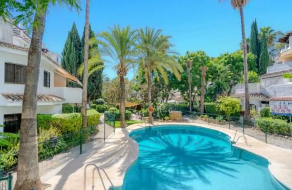 Vista exterior de Apartamento en venta en Marbella con Aire acondicionado, Terraza y Piscina