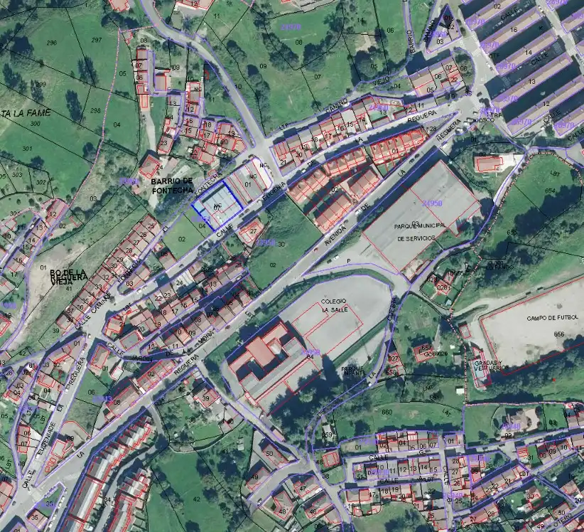 Außenansicht von Fabrikhallen zum Verkauf in Langreo