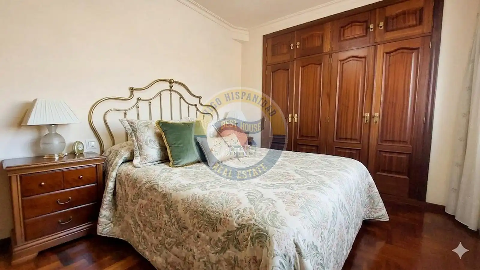 Habitación de Piso en venta en Vigo  con Calefacción, Parquet y Trastero