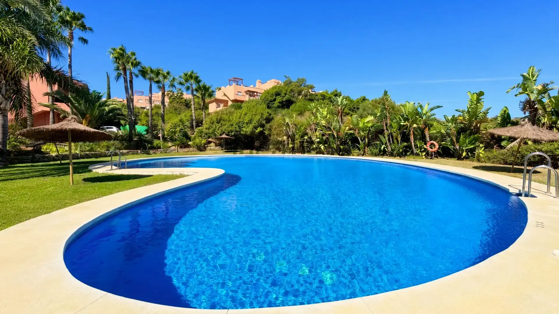 Ático con piscina en venta en Casares Golf - Casares del Sol