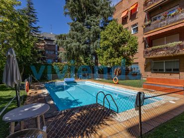Pis amb piscina en venda a Glorieta de Perez Cidon