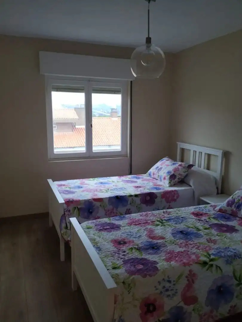Schlafzimmer von Wohnung zur Miete in Avilés mit Heizung, Parkett und Abstellraum