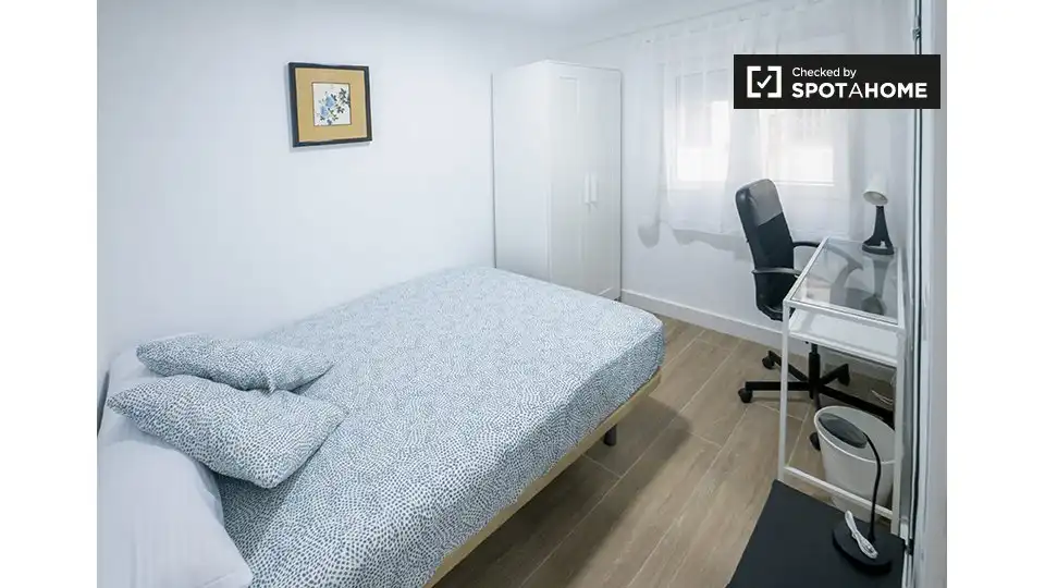 Bedroom of Flat for rent in Valencia  with Air Conditioner, Heating and Furnished