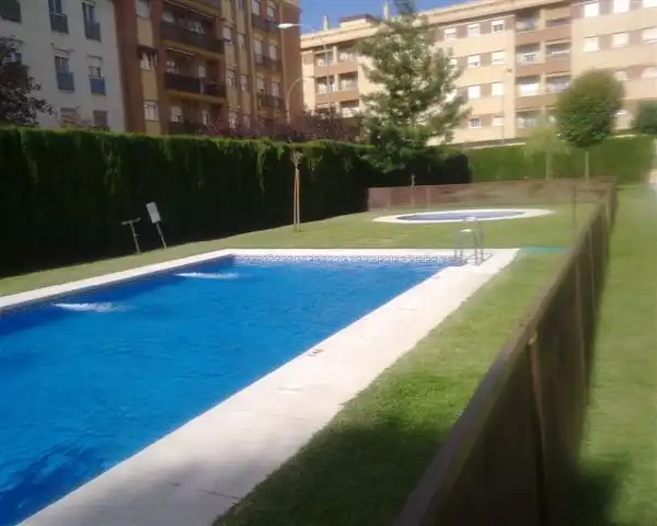 Schwimmbecken von Wohnung zur Miete in Córdoba mit Klimaanlage, Terrasse und Gemeinschaftspool