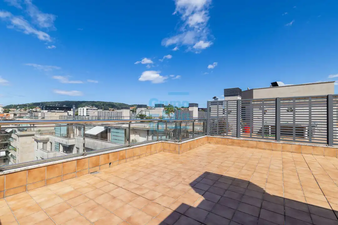 Terrassa de Pis en venda en Donostia - San Sebastián  amb Aire condicionat, Calefacció i Terrassa