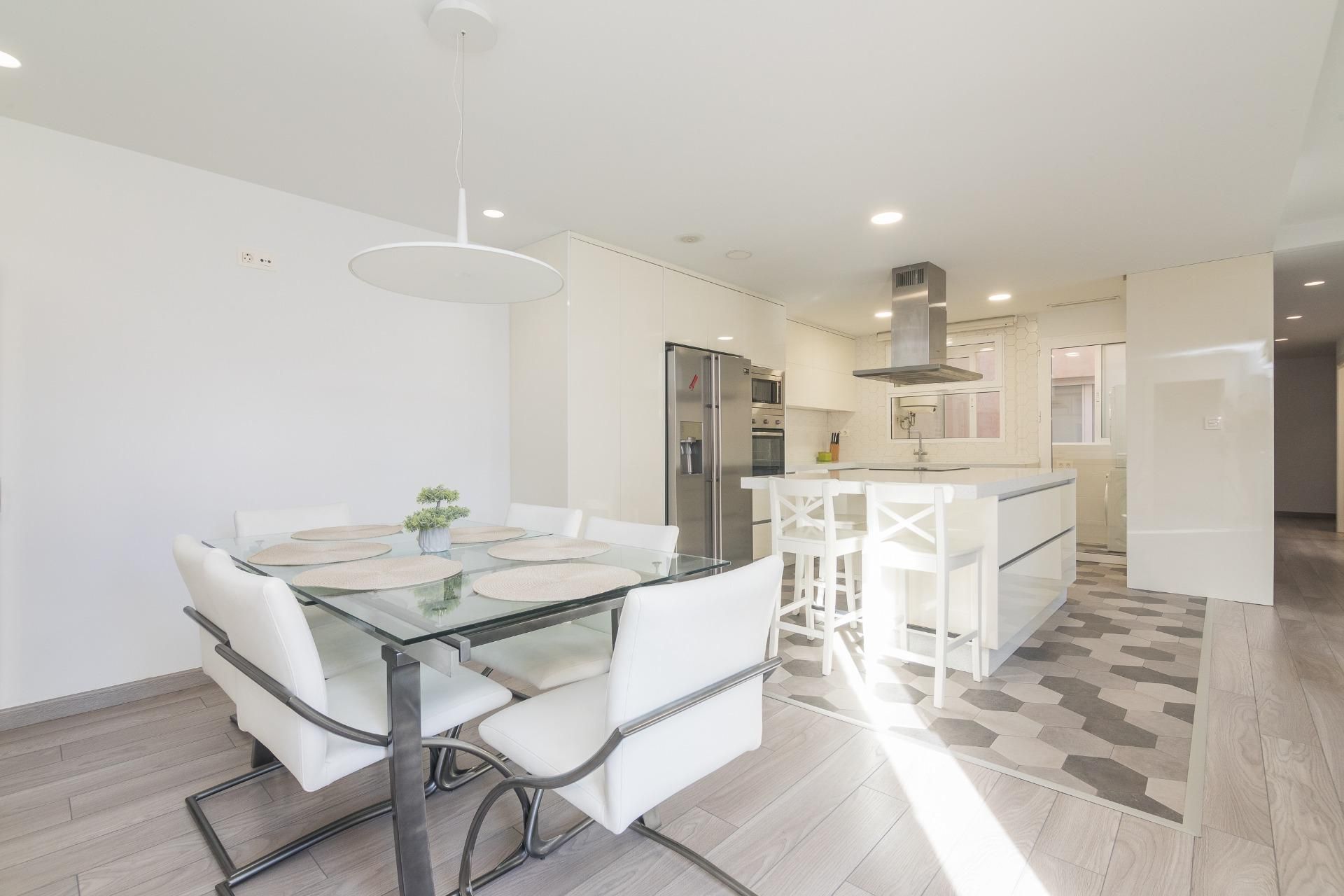 Flat for sale in Calle REINA VICTORIA, 30, Pont Nou - Corazón de Jesús
