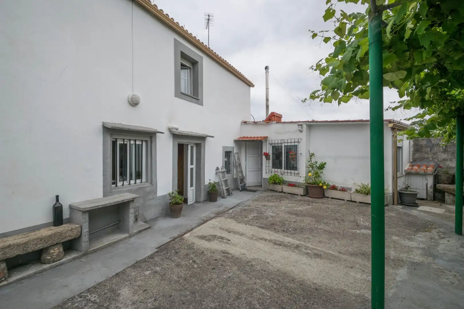 Vista exterior de Casa o chalet en venta en Culleredo con Calefacción, Jardín privado y Parquet