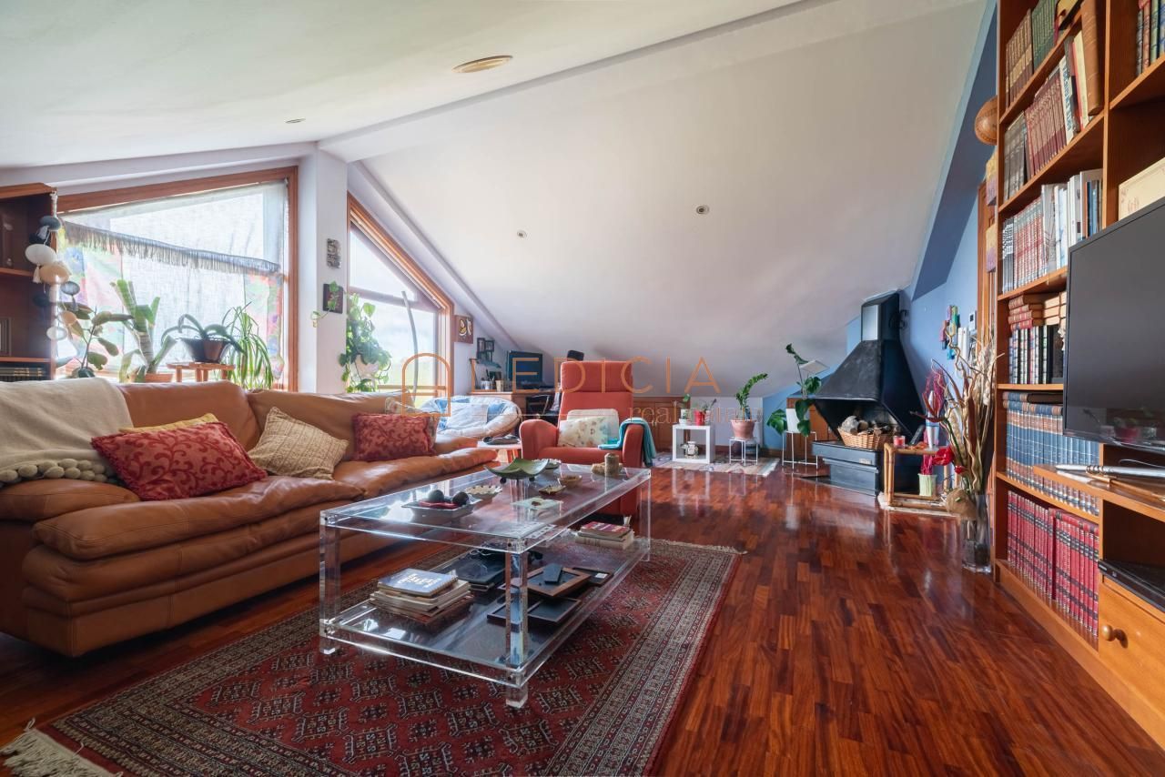 Living room of House or chalet for sale in Vigo   with Heating, Private garden and Parquet flooring
