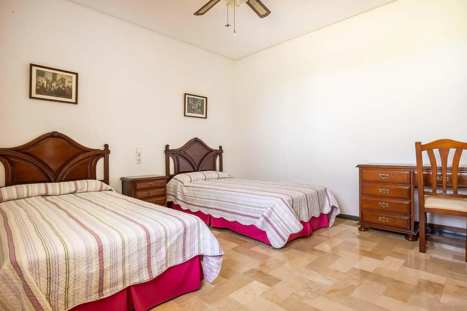 Habitación de Finca rústica en venta en Sanlúcar la Mayor con Calefacción, Jardín privado y Terraza