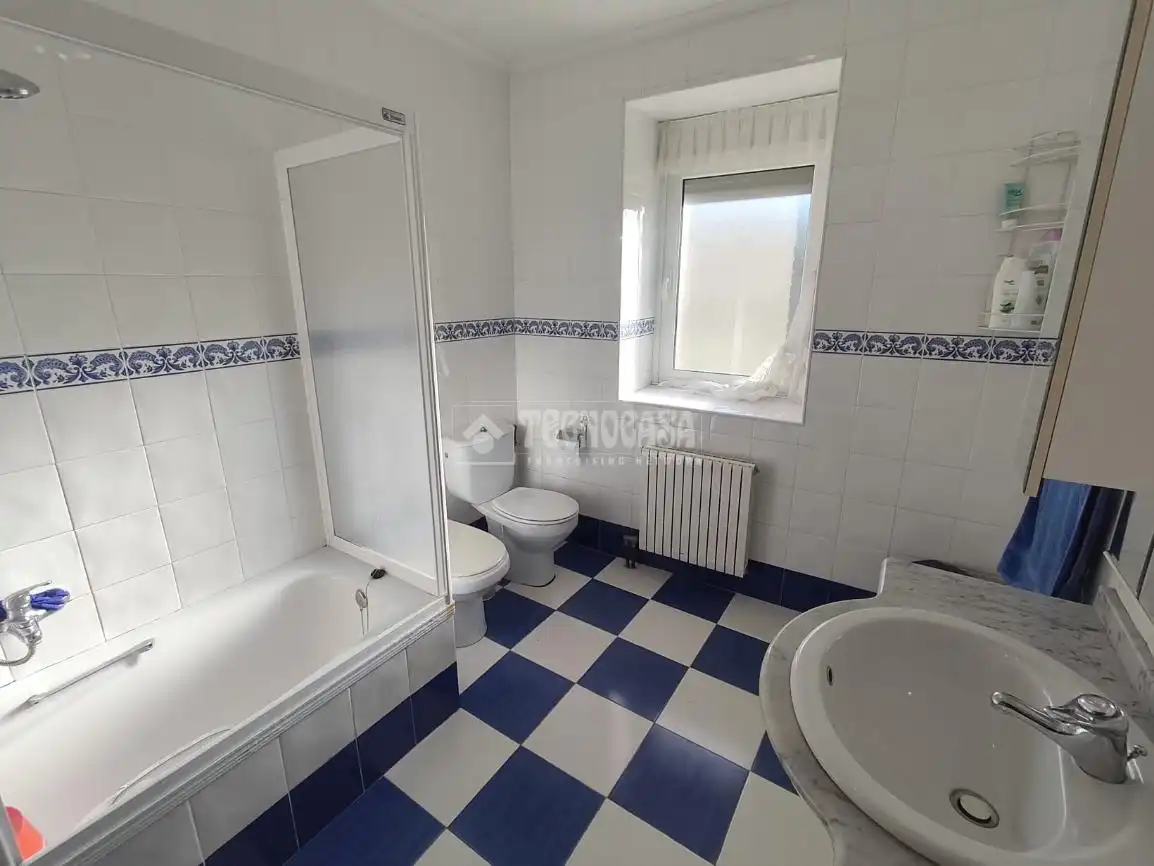 Baño de Casa adosada en venta en Suances con Calefacción, Jardín privado y Trastero