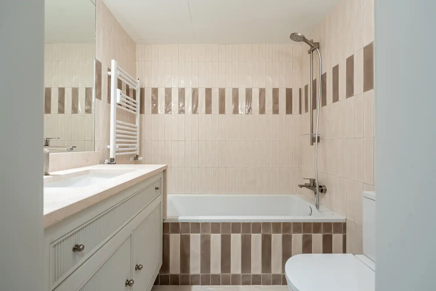 Baño de Ático en venta en Madrid con Aire acondicionado, Terraza y Trastero