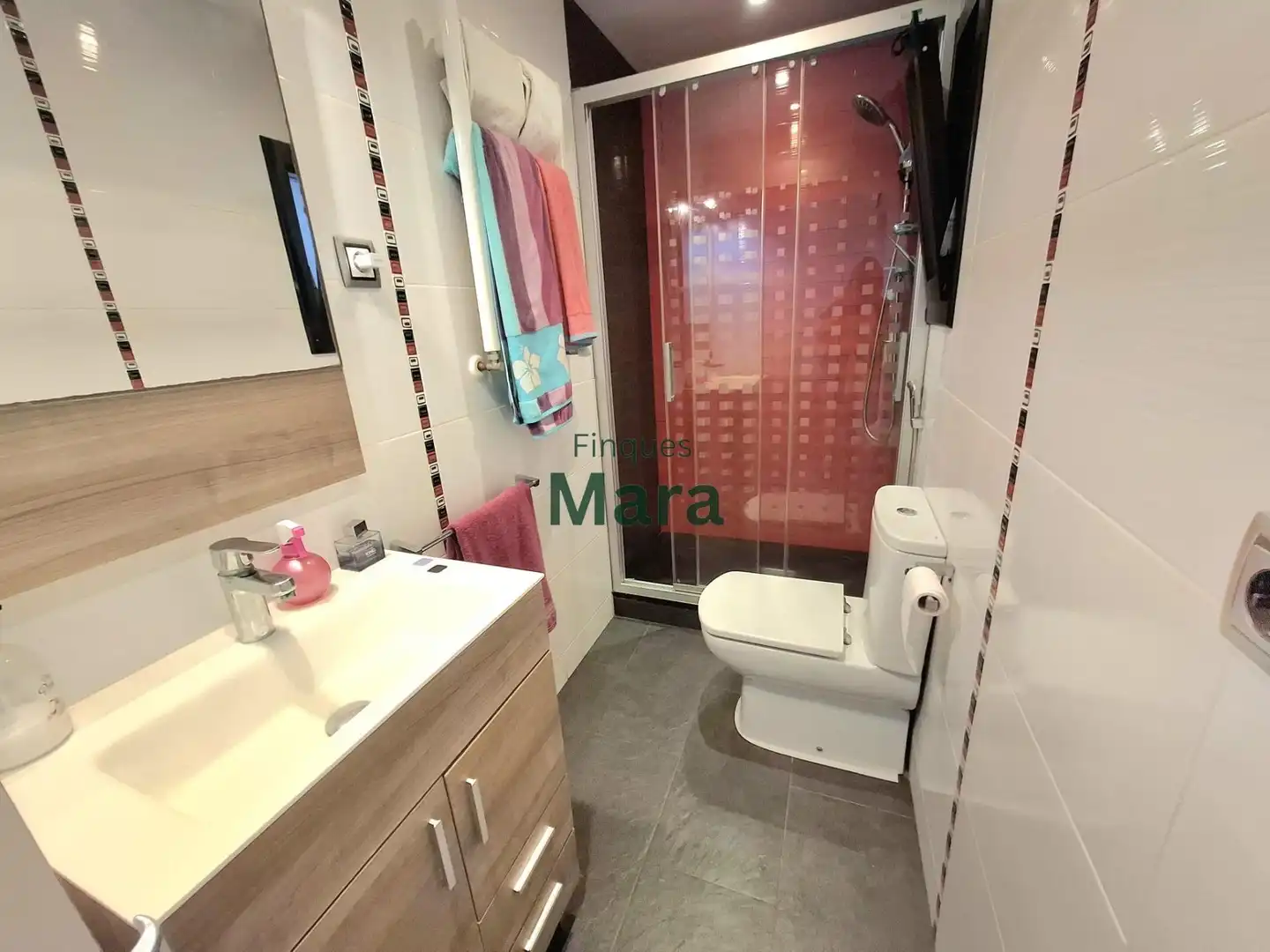 Bathroom of Flat for sale in Sant Boi de Llobregat  with Air Conditioner, Heating and Parquet flooring