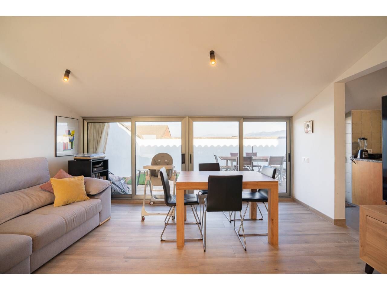 Living room of Duplex for sale in Sant Hipòlit de Voltregà  with Air Conditioner, Heating and Terrace