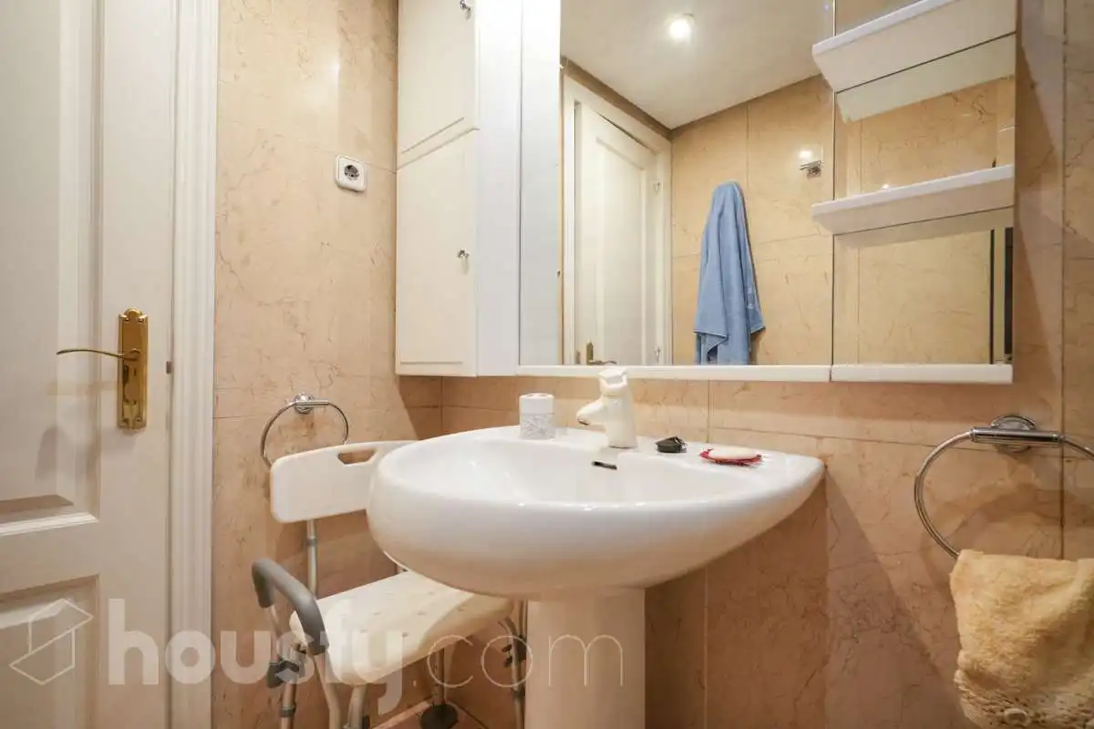 Badezimmer von Wohnung zum Verkauf in Madrid mit Klimaanlage, Heizung und Terrasse