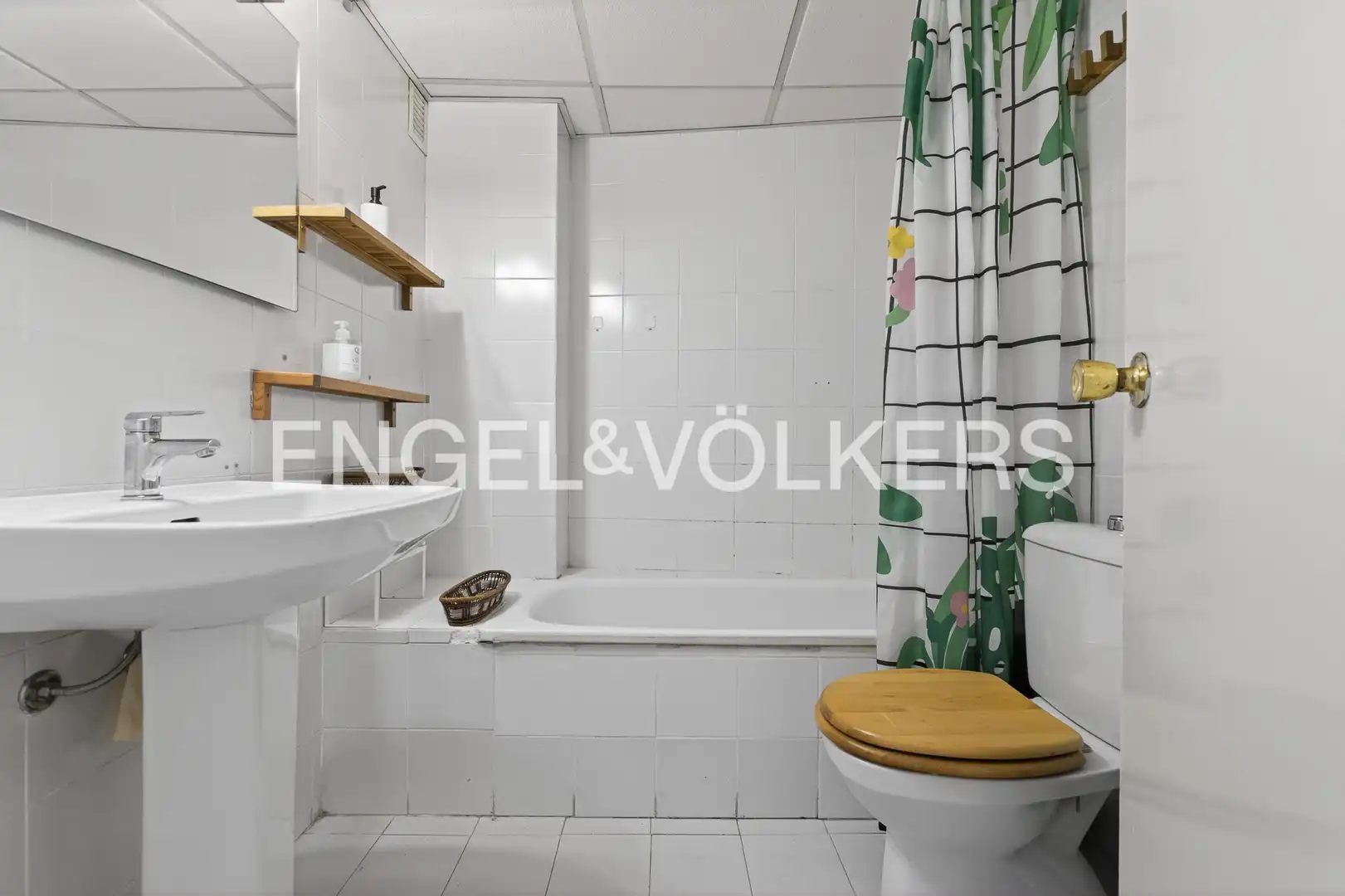 Bathroom of Duplexes for sale in Sevilla  with Air Conditioner and Heating