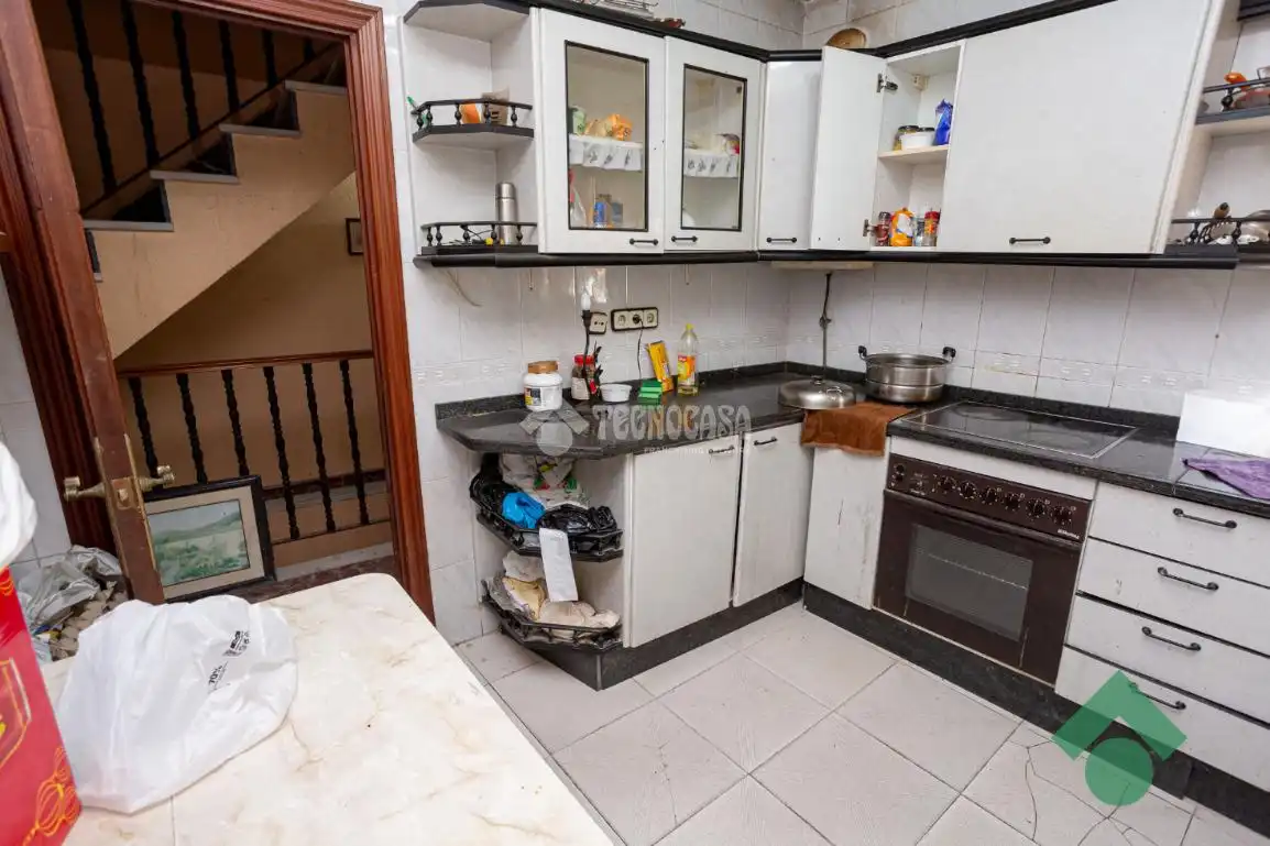 Cuina de Casa adosada en venda en Algeciras amb Terrassa