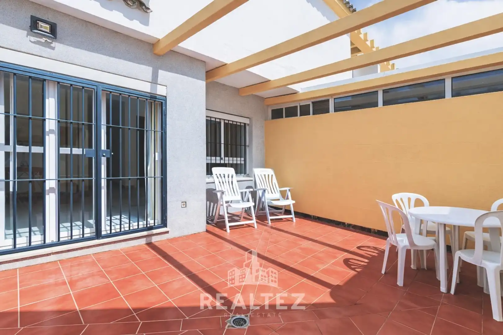 Terrasse von Einfamilien-Reihenhaus zum Verkauf in El Puerto de Santa María mit Terrasse, Möbliert und Balkon