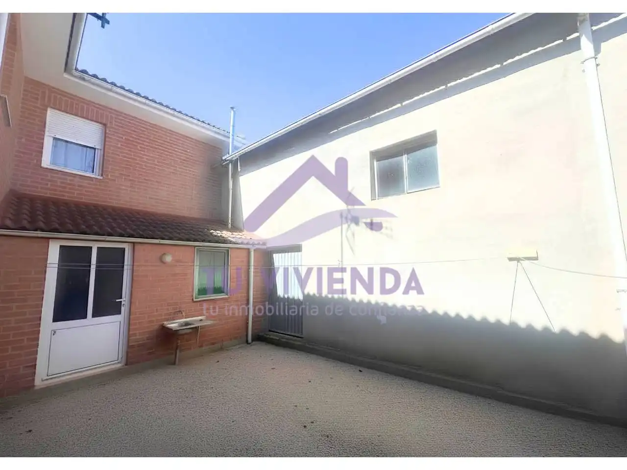Exterior view of Houses for sale in Villota del Páramo  with Heating