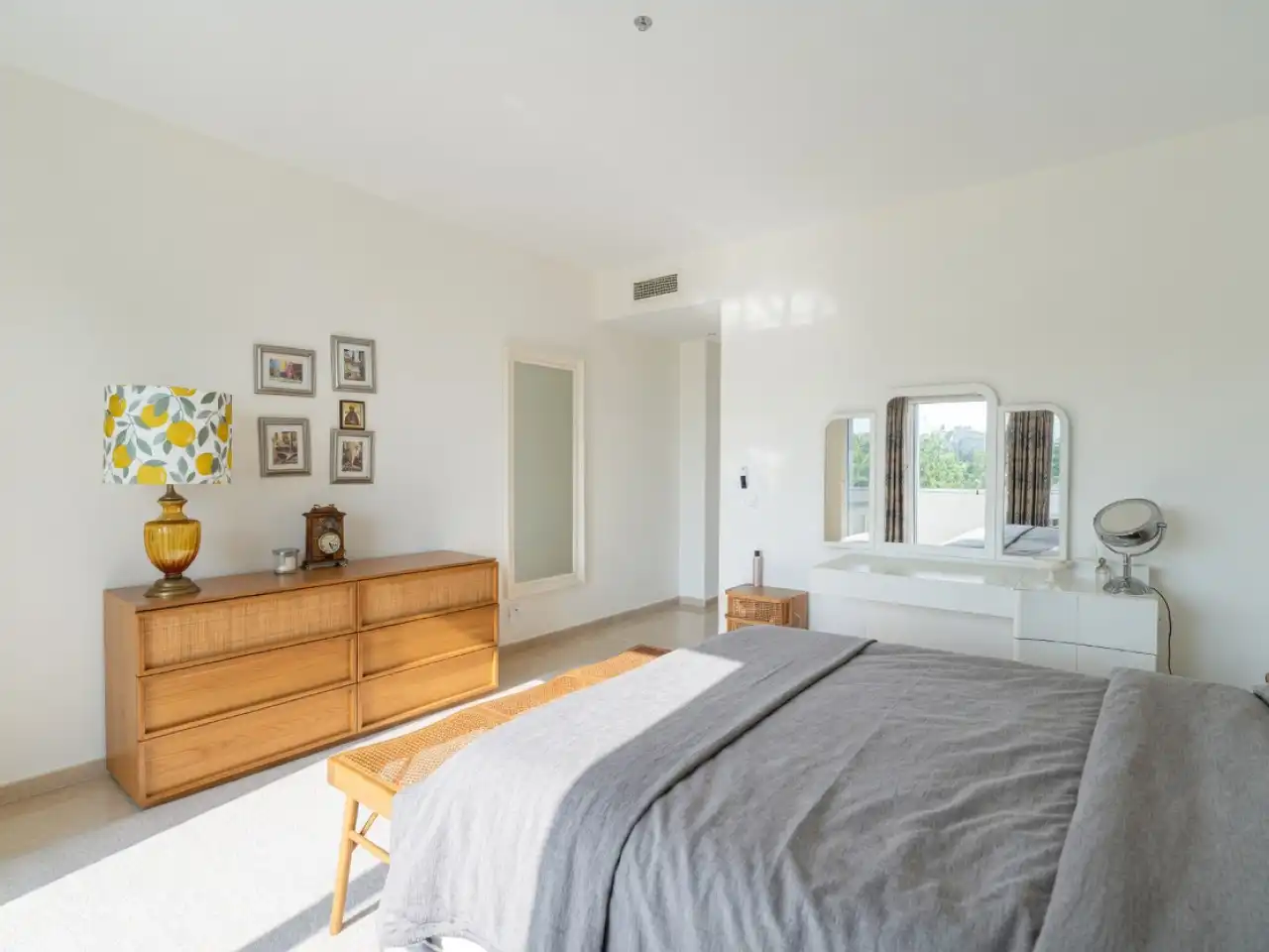 Habitación de Planta baja en venta en Marbella con Aire acondicionado, Calefacción y Jardín privado