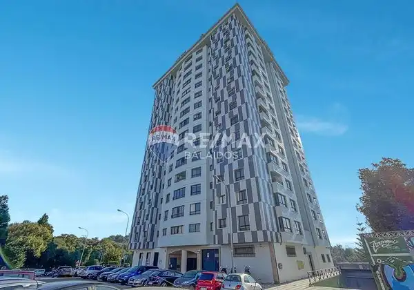Vista exterior de Local en venda en Vigo  amb Aire condicionat i Calefacció