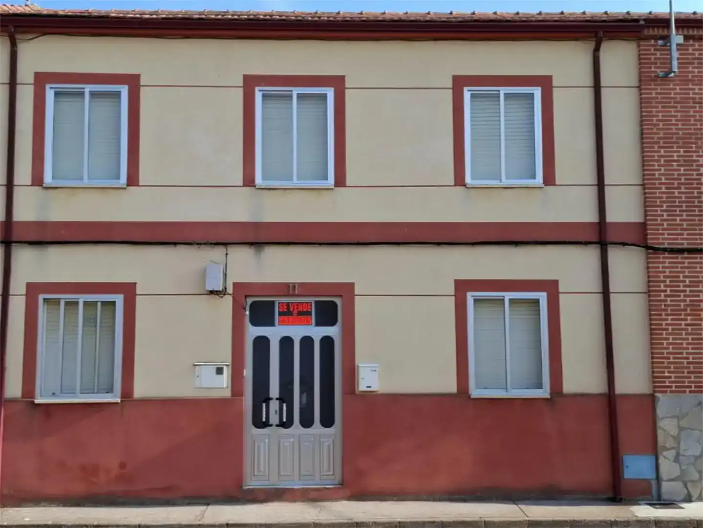 Vista exterior de Piso en venta en Bustillo del Páramo con Parquet, Trastero y Amueblado