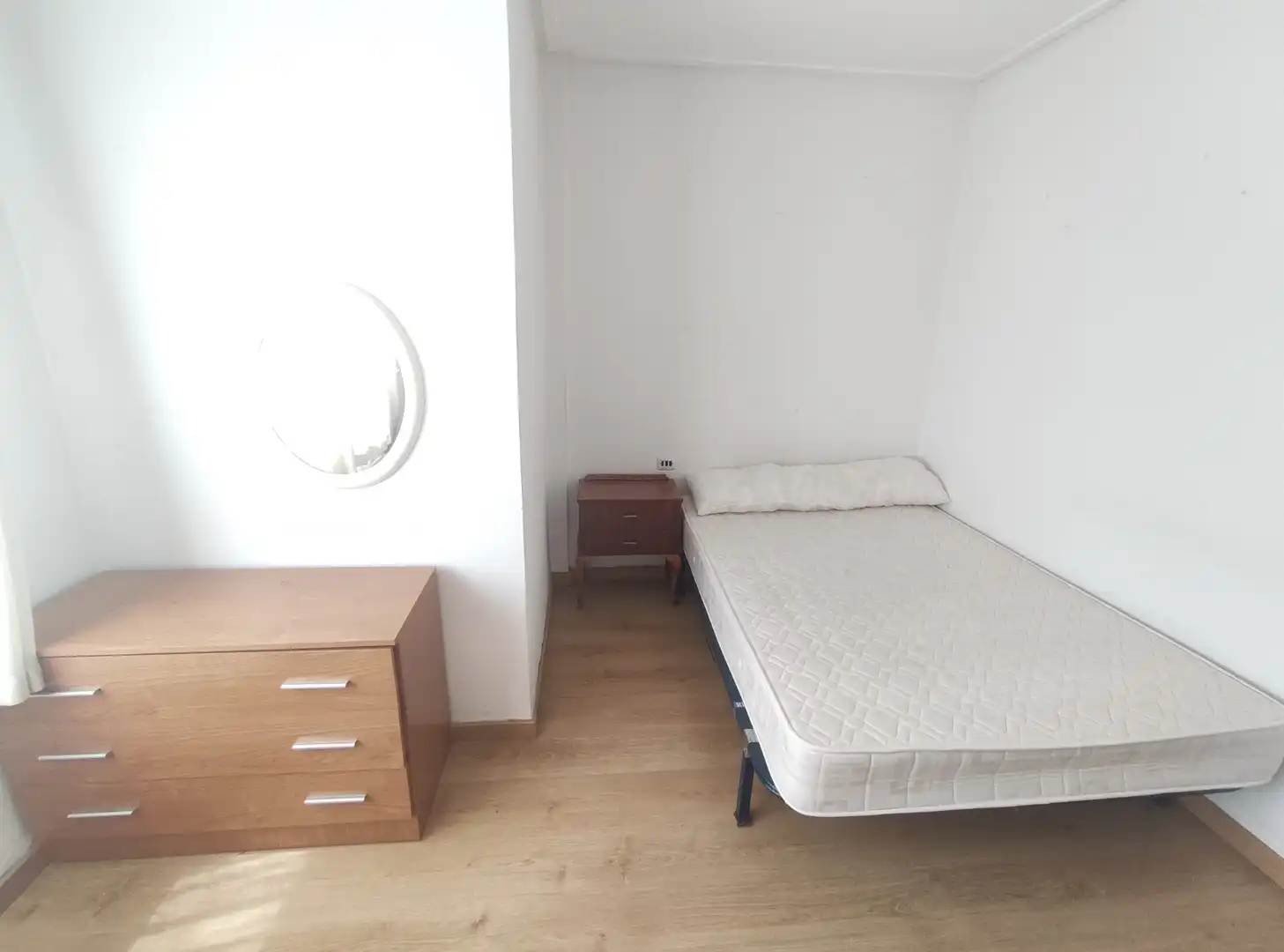 Schlafzimmer von Wohnung zur Miete in Ourense Capital  mit Heizung, Möbliert und Ofen