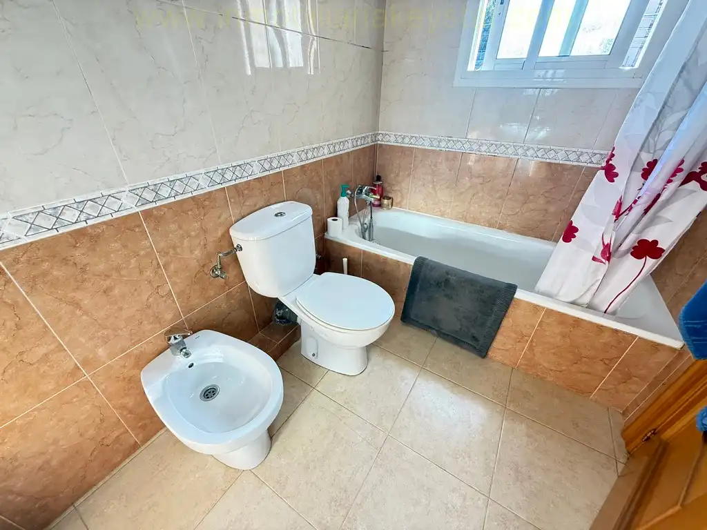 Maison mitoyenne avec terrasse à louer à Olivella, imagen 6