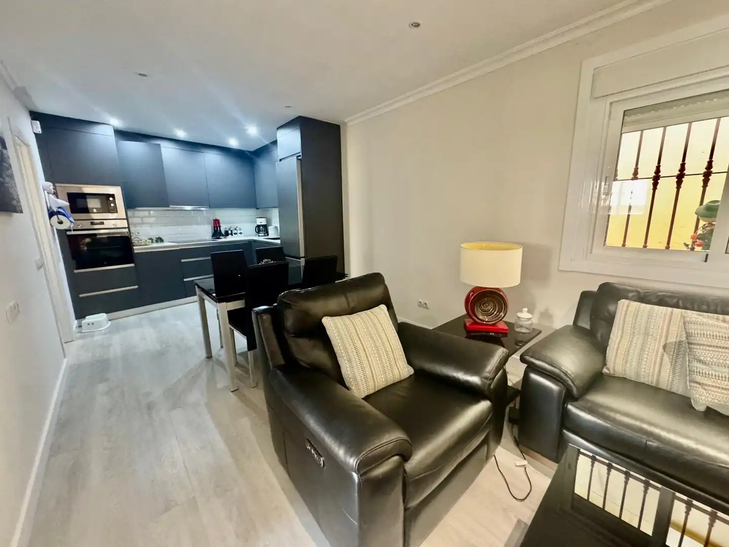 Sala de estar de Planta baja en venta en Fuengirola con Aire acondicionado, Parquet y Terraza
