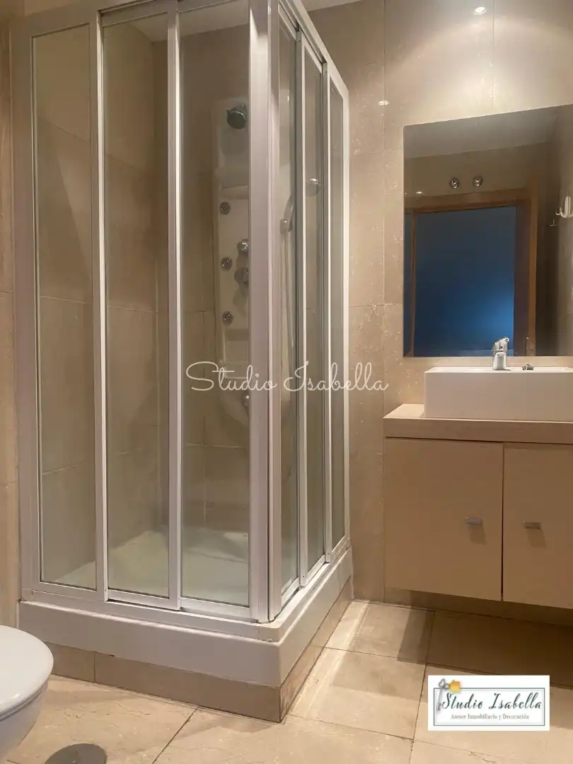 Baño de Dúplex de alquiler en Toledo con Aire acondicionado, Calefacción y Amueblado