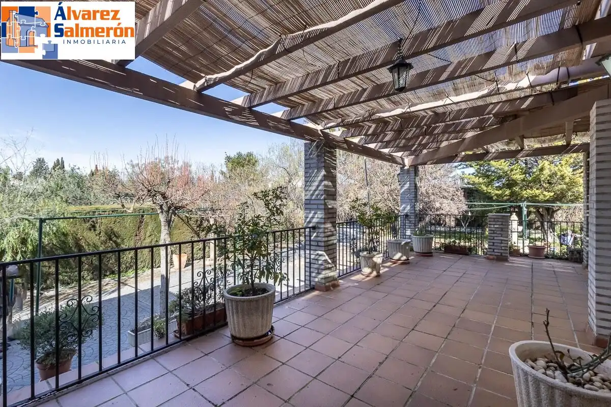 Chalet con piscina en venta en Atarfe, imagen 3