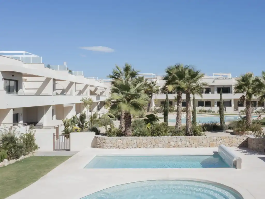 Bungalow con piscina en venta en Calle Nicolas Copernico, imagen 8