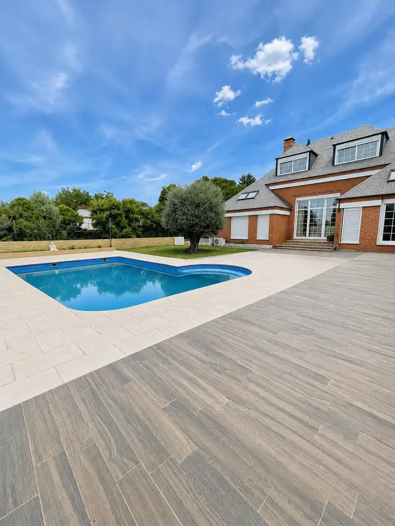 Piscina de Casa o xalet en venda en Nuevo Baztán amb Aire condicionat, Calefacció i Jardí privat