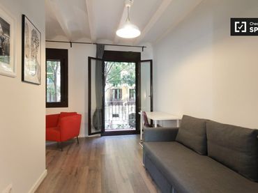Appartamento con balcone in affitto a Eixample